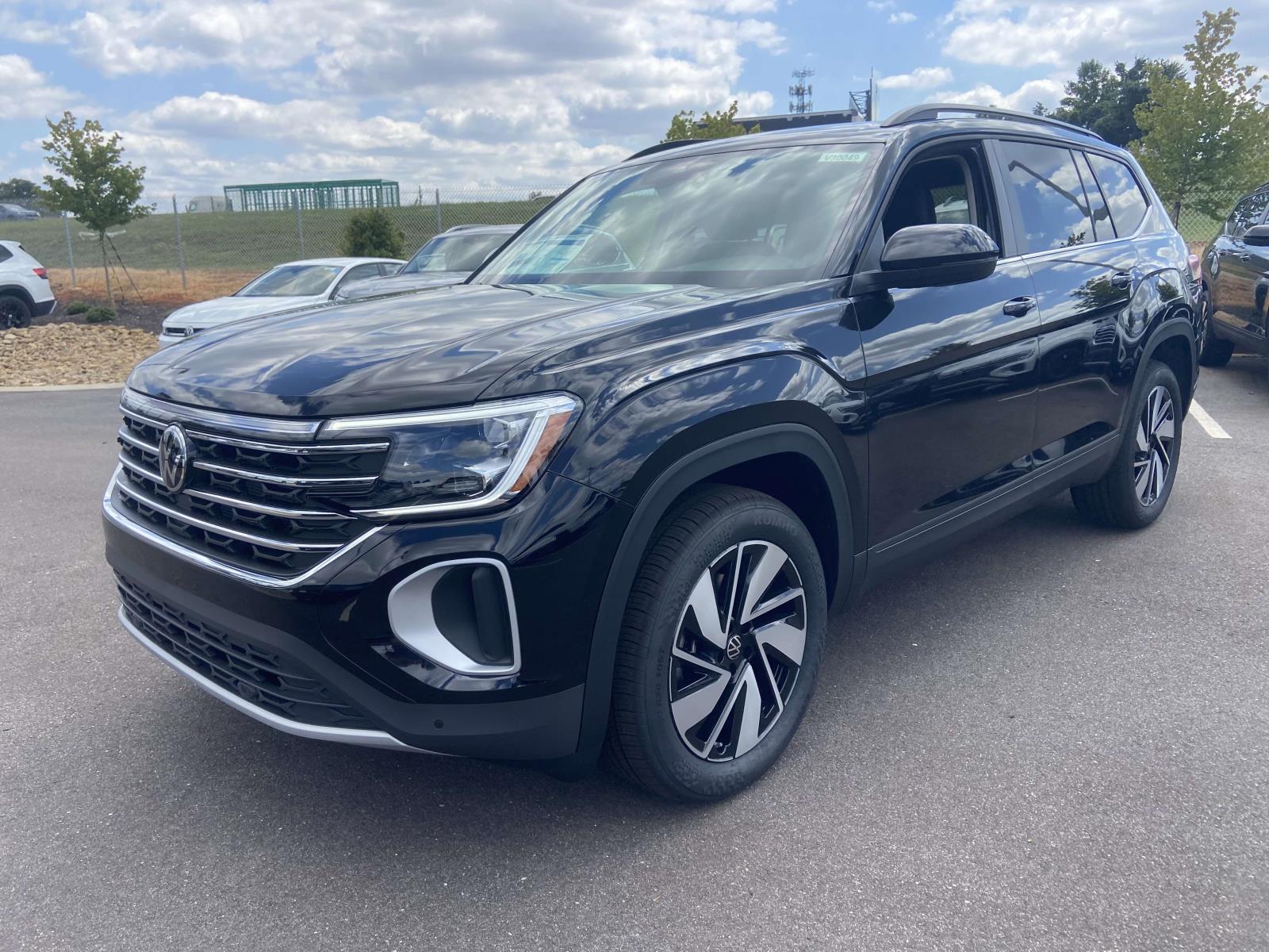 2026 Volkswagen Atlas SE Technology photo 2
