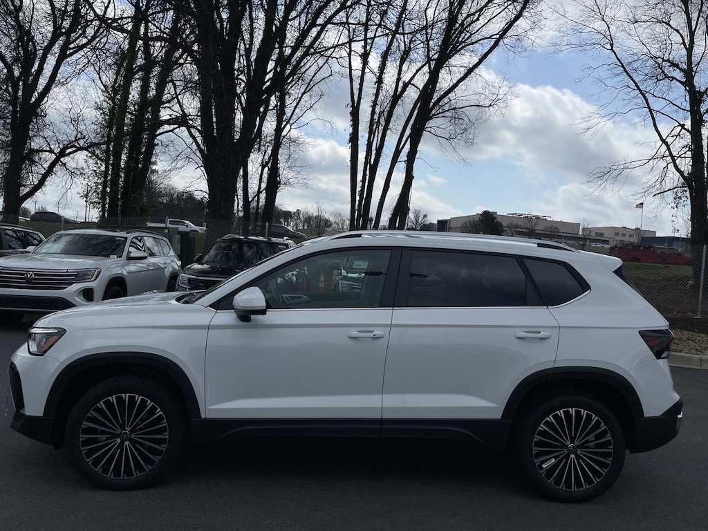 New 2026 Volkswagen Taos SE FWD Sport Utility