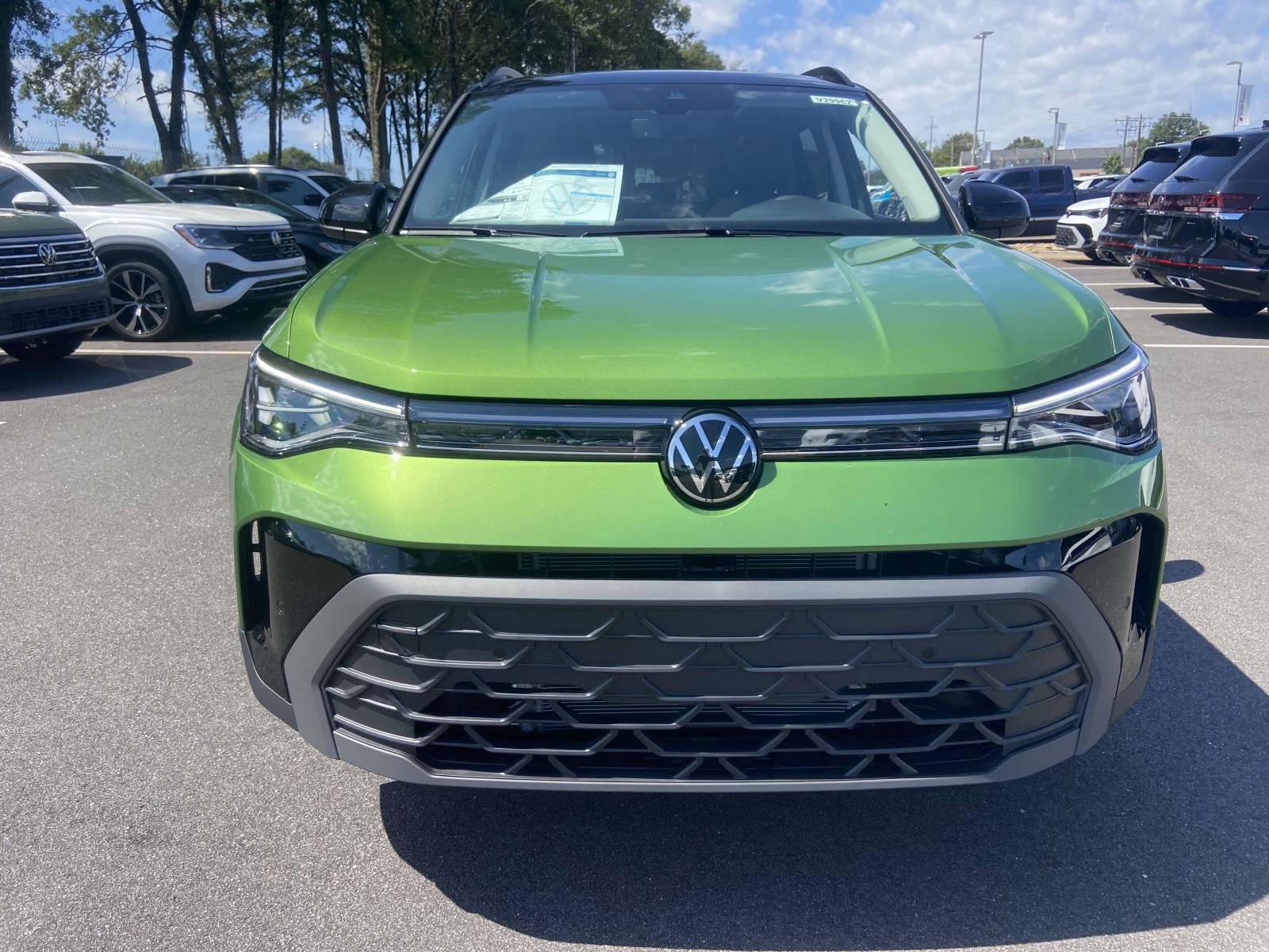 2025 Volkswagen Taos SE photo 2