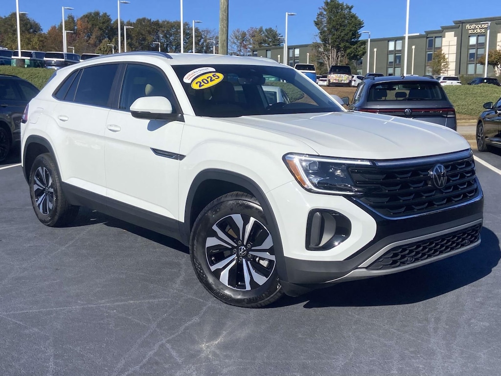 Used 2025 Volkswagen Atlas Cross Sport 2.0T SE FWD Sport Utility