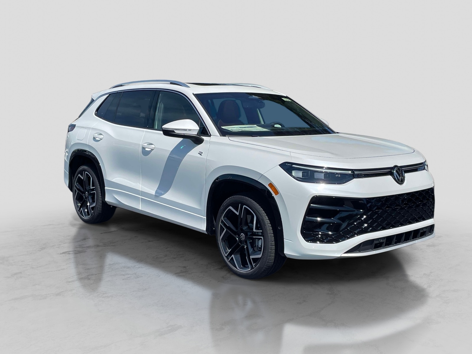 2026 Volkswagen Tiguan 2.0T SEL R-Line Turbo 4Motion's photo
