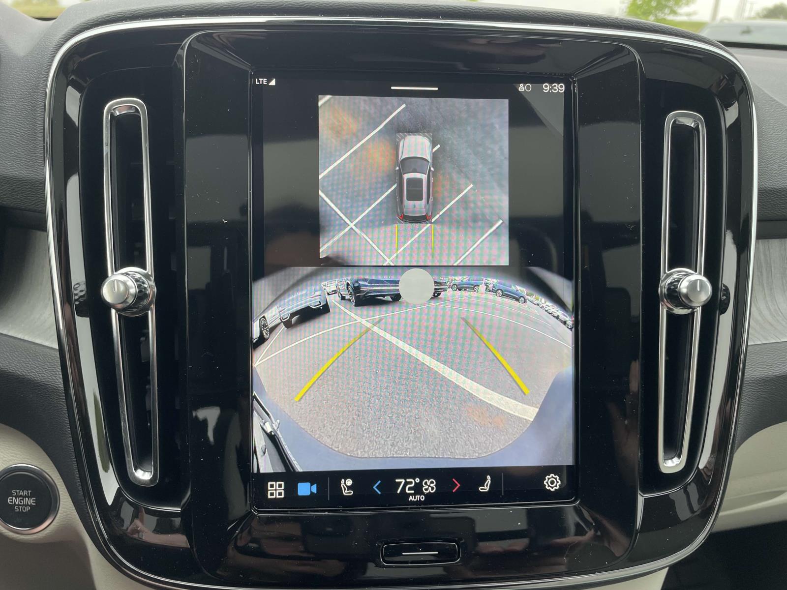 2025 Volvo XC40 Plus - Photo 28