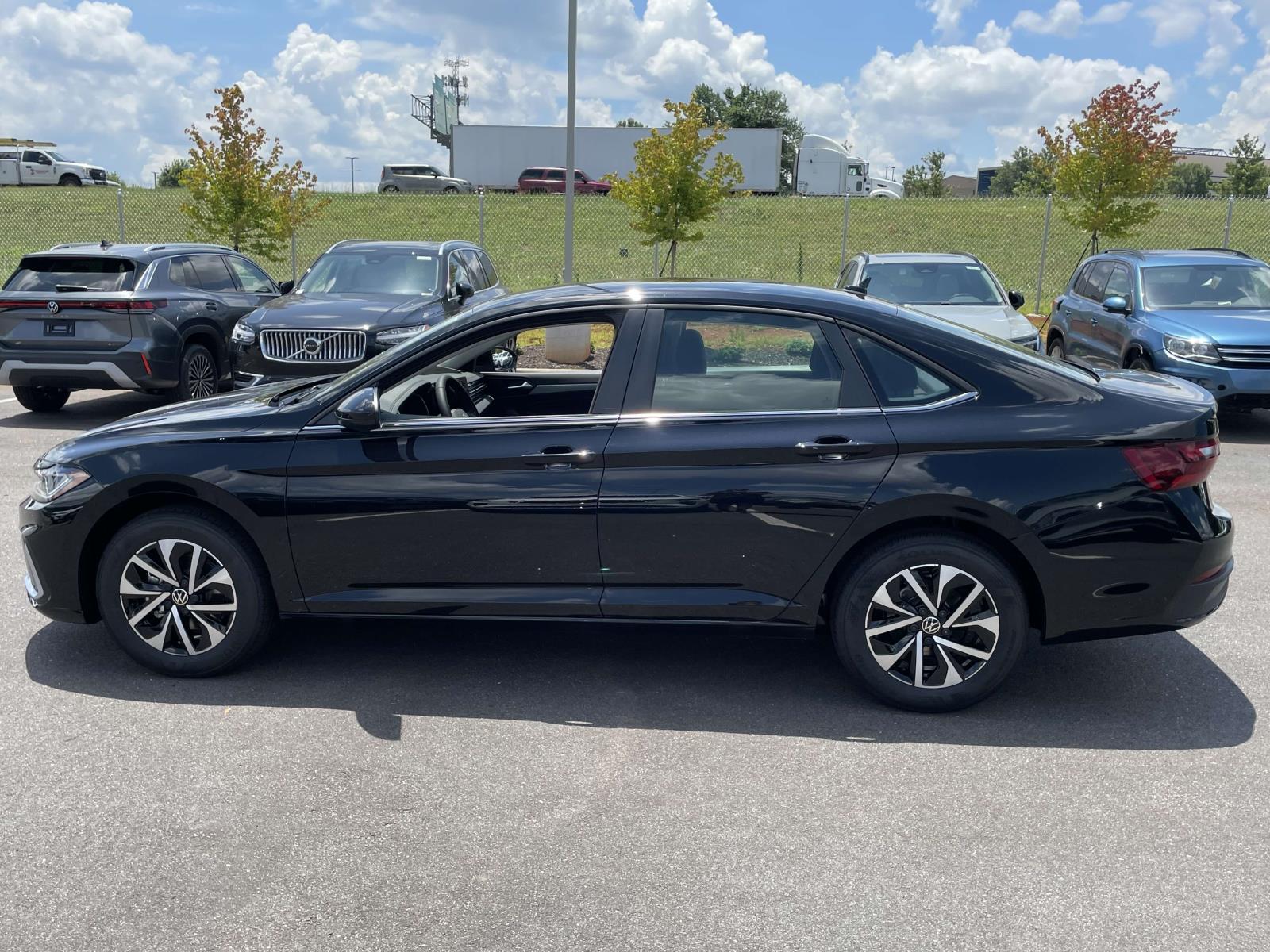 2025 Volkswagen Jetta 1.5T S photo 2