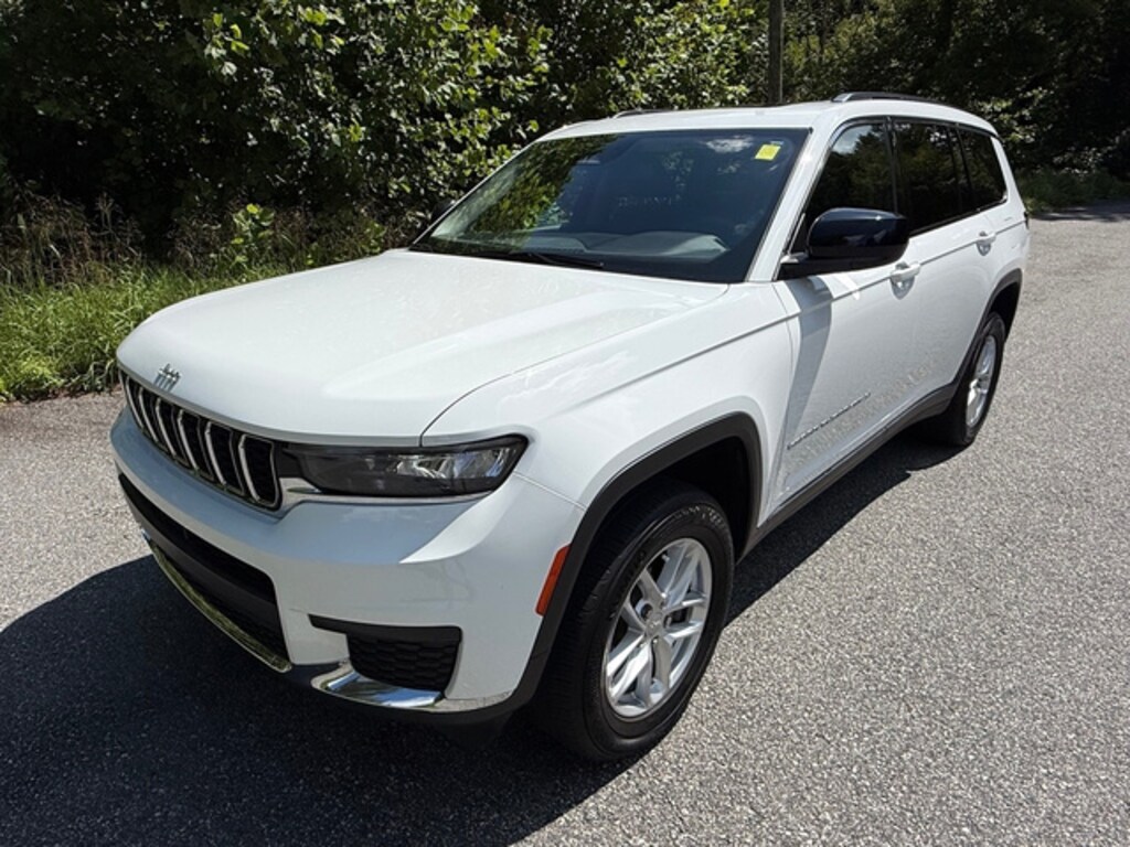 Used 2023 Jeep Grand Cherokee Laredo 4WD Luxury Tech Group I SUV