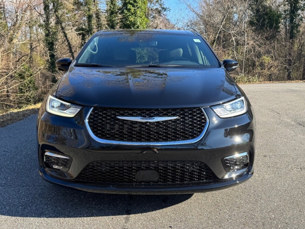 Used 2025 Chrysler Pacifica Select Van Passenger Van