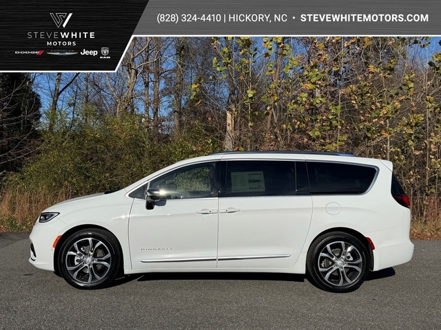 2026 Chrysler Pacifica Pinnacle's photo