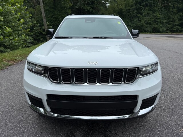 2025 Jeep Grand Cherokee Laredo X photo 3