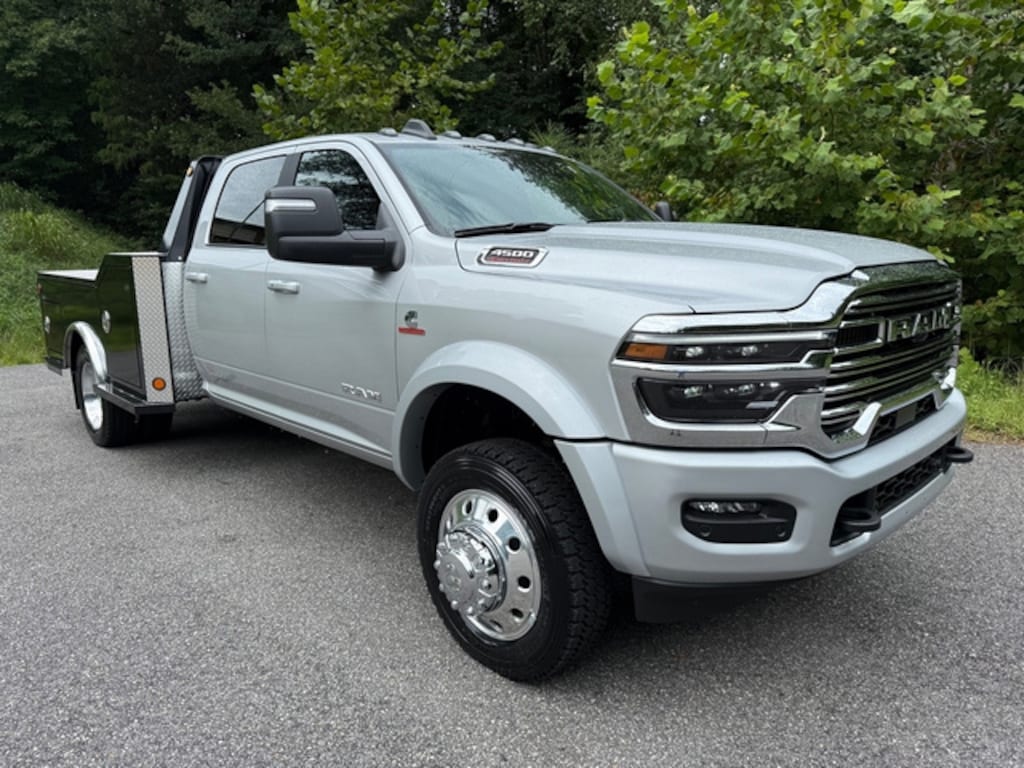 New 2026 Ram 4500 Chassis Cab Big Horn/Laramie Crew 4WD 60 CA Cummins Pickup