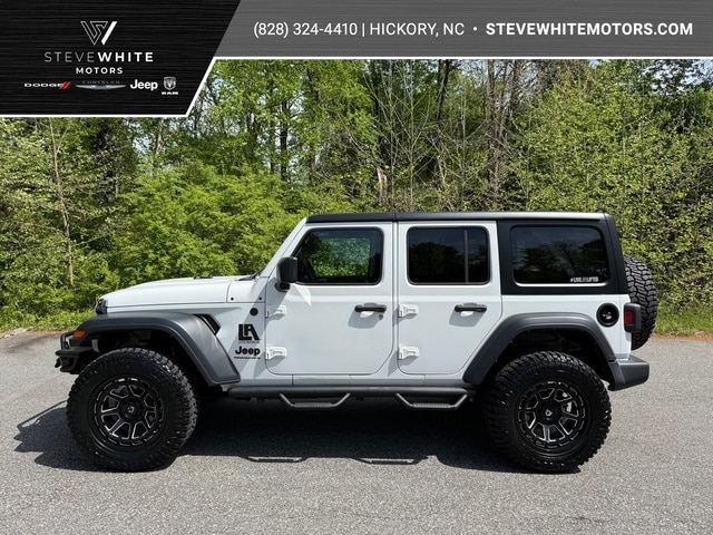 2023 Jeep Wrangler Sport's photo