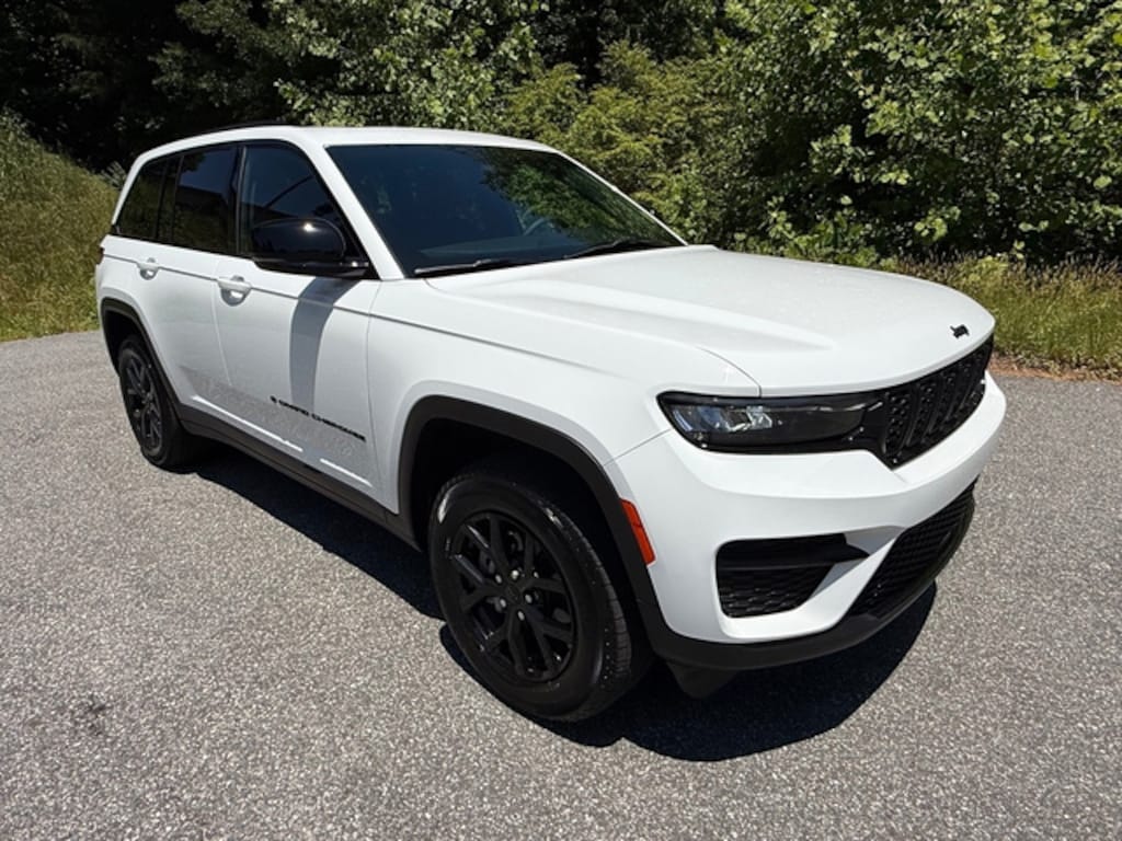 Used 2025 Jeep Grand Cherokee Altitude X 4WD SUV