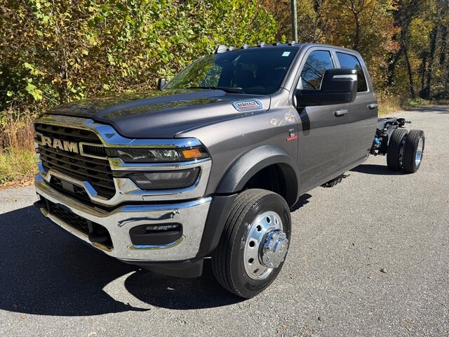 2026 Ram 5500 Tradesman photo 2