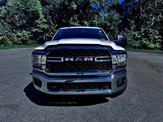 2024 Ram 3500 Tradesman photo 3