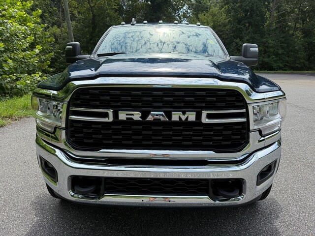 2024 Ram 4500 SLT photo 3