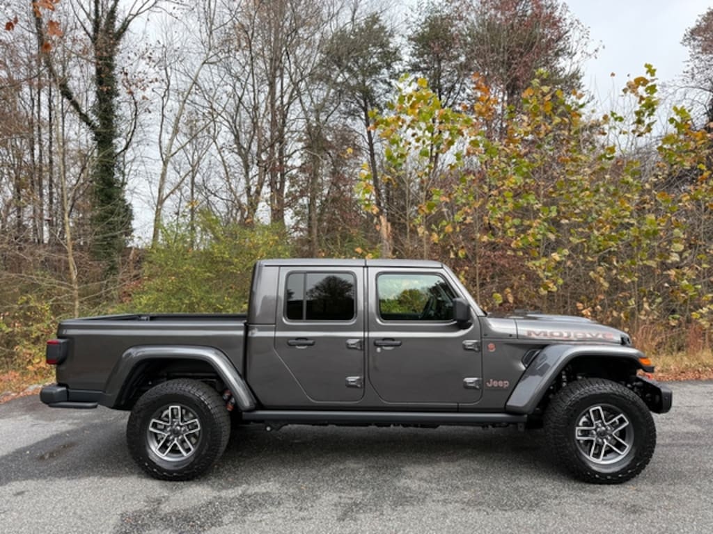 New 2026 Jeep Gladiator MOJAVE X 4X4 Pickup