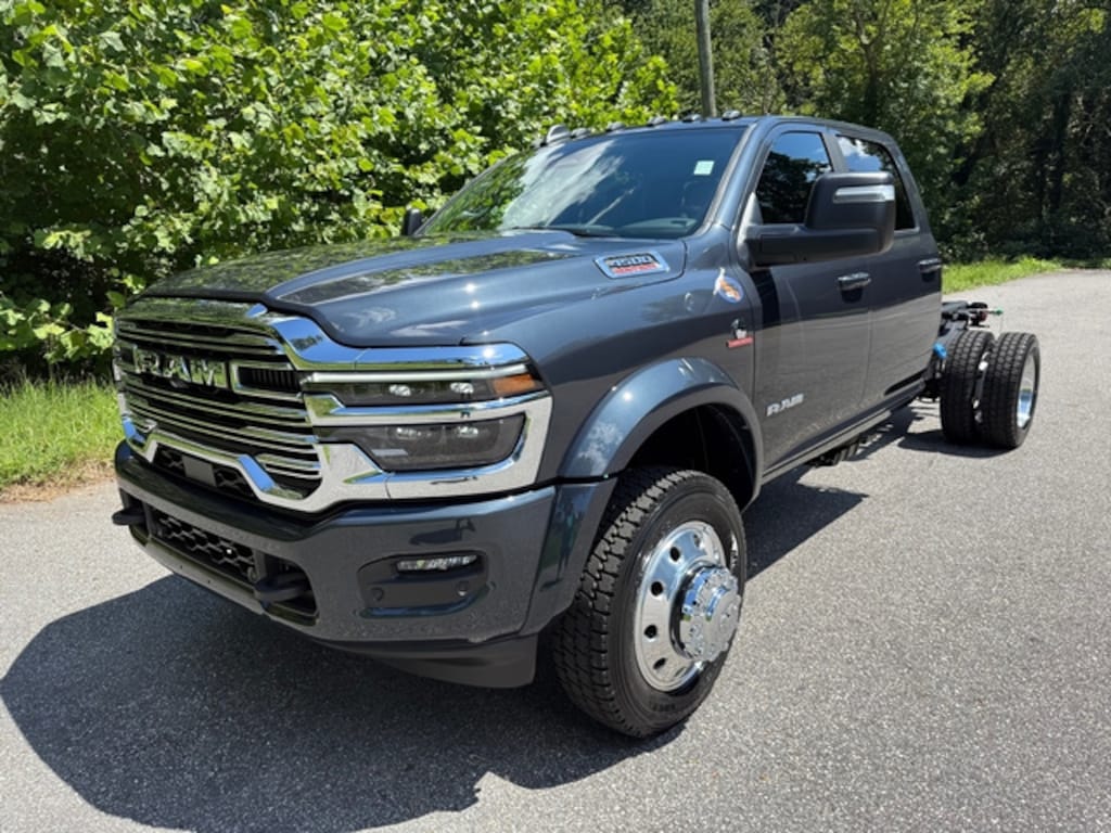 New 2026 Ram 4500 Chassis Cab Big Horn/Laramie Crew 4WD 60 CA Cummins Pickup