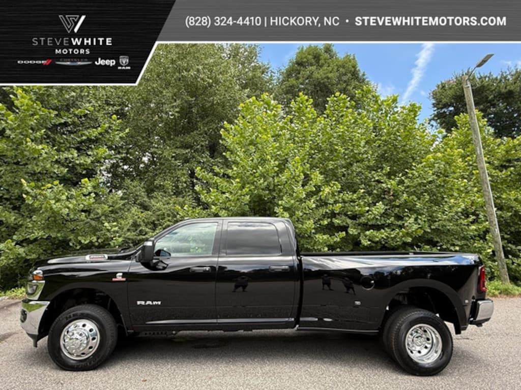 New 2026 Ram 3500 Big Horn Crew 4WD Cummins DRW Pickup