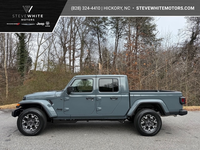 2026 Jeep Gladiator Sahara's photo