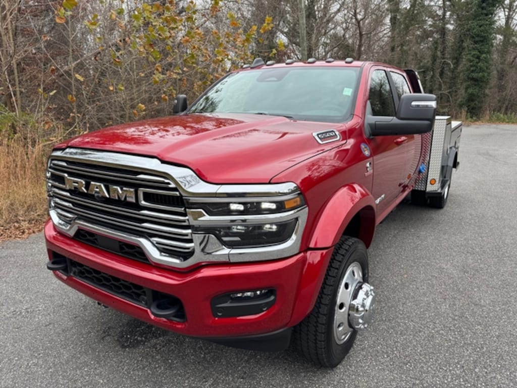 New 2026 Ram 5500 Chassis Cab Big Horn/Laramie Crew 4WD Cummins 9 Combo Bed Pickup