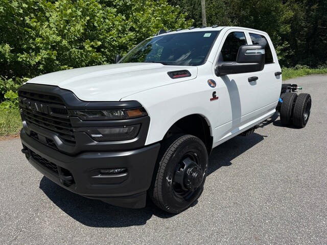 2025 Ram 3500 Tradesman photo 2