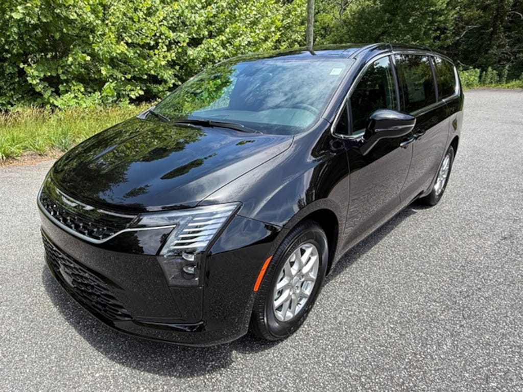 New 2027 Chrysler Pacifica Select Passenger Van