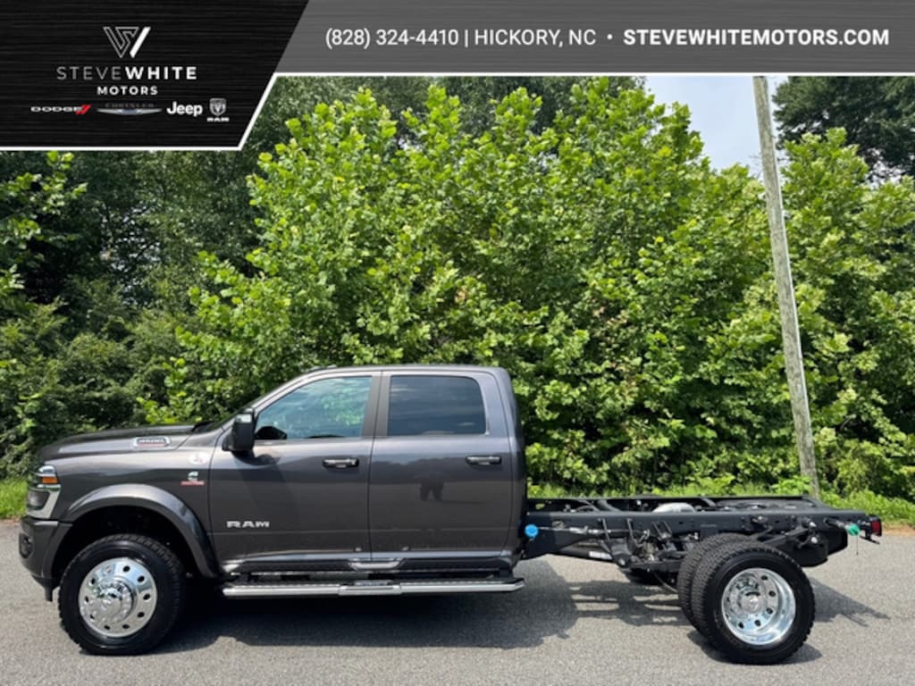 New 2026 Ram 4500 Chassis Cab Big Horn/Laramie Crew 4WD 60 CA Cummins Pickup