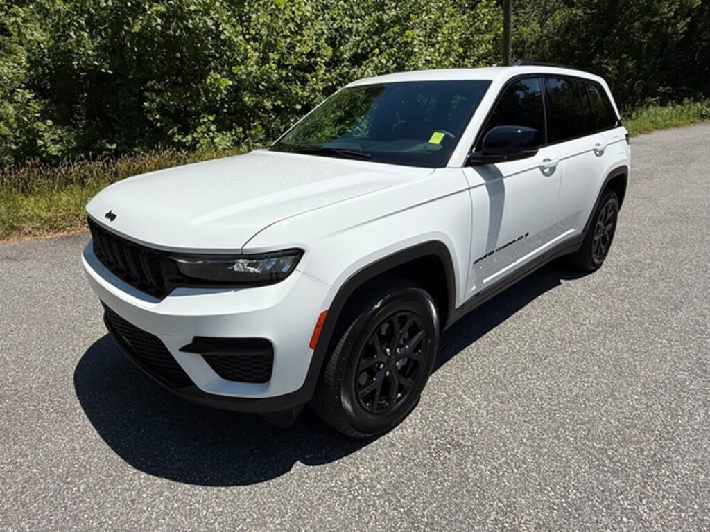 Used 2025 Jeep Grand Cherokee Altitude X 4WD SUV