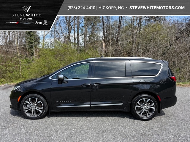 2022 Chrysler Pacifica Pinnacle's photo