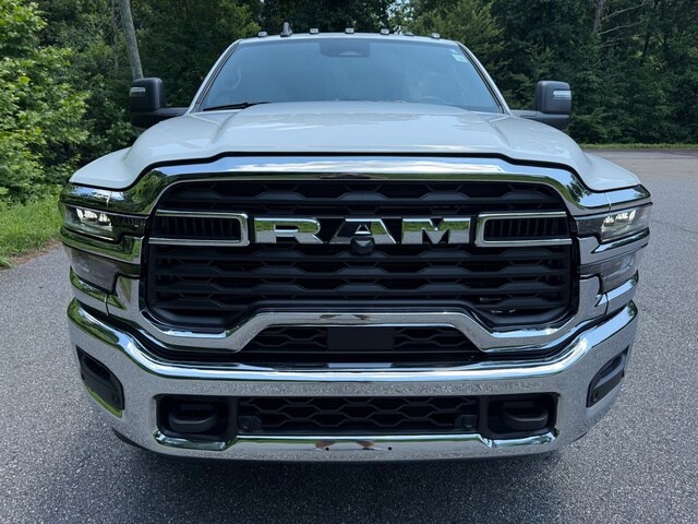 2025 Ram 2500 Tradesman photo 3
