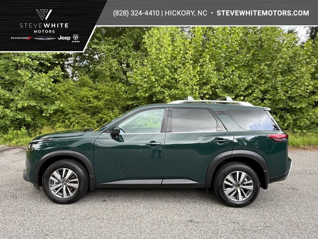 2024 Nissan Pathfinder SL 4WD's photo