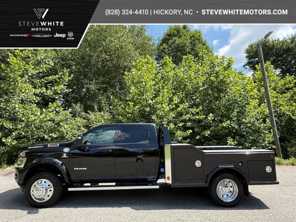 New 2026 Ram 4500 Chassis Cab Big Horn/Laramie Crew 4WD Cummins 9Combo Bed Pickup