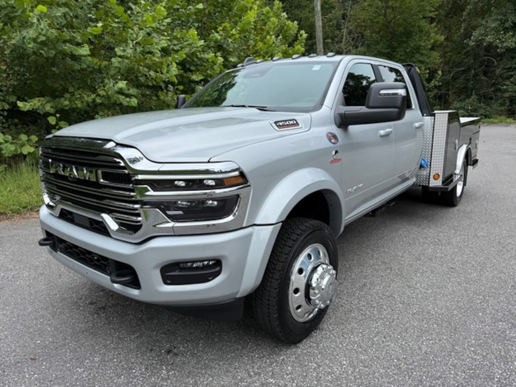 New 2026 Ram 4500 Chassis Cab Big Horn/Laramie Crew 4WD 60 CA Cummins Pickup