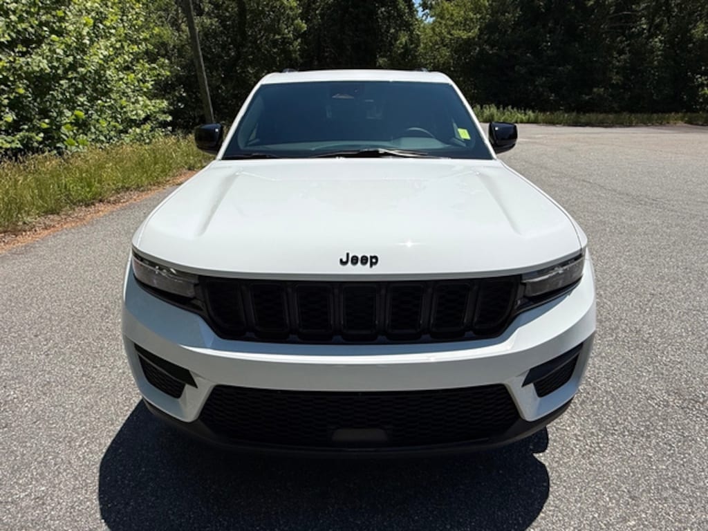 Used 2025 Jeep Grand Cherokee Altitude X 4WD SUV