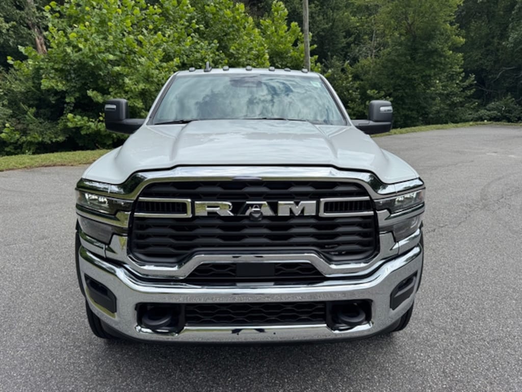New 2025 Ram 5500 Chassis Cab Tradesman R/C 4WD 84 CA Cummins Pickup