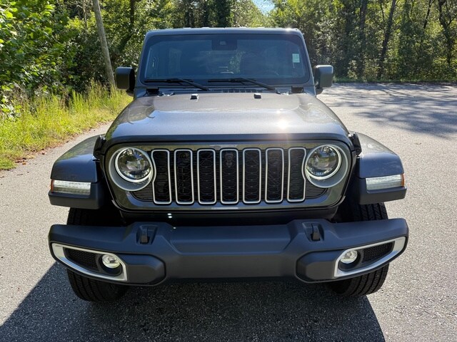 2025 Jeep Wrangler Sahara photo 2