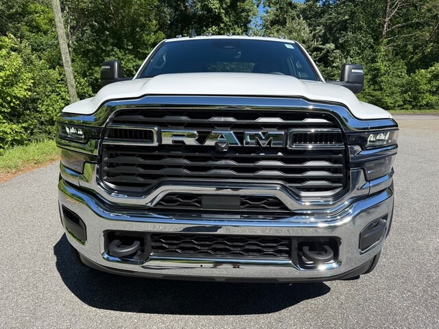 2025 Ram 4500 Tradesman photo 3