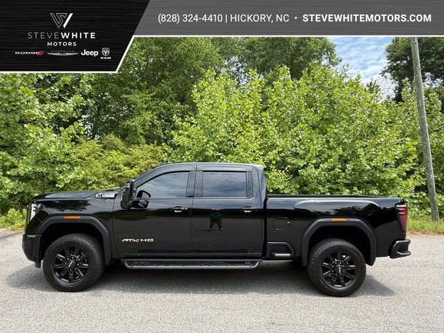 2025 GMC Sierra 4WD Crew Cab Standard Box AT4's photo