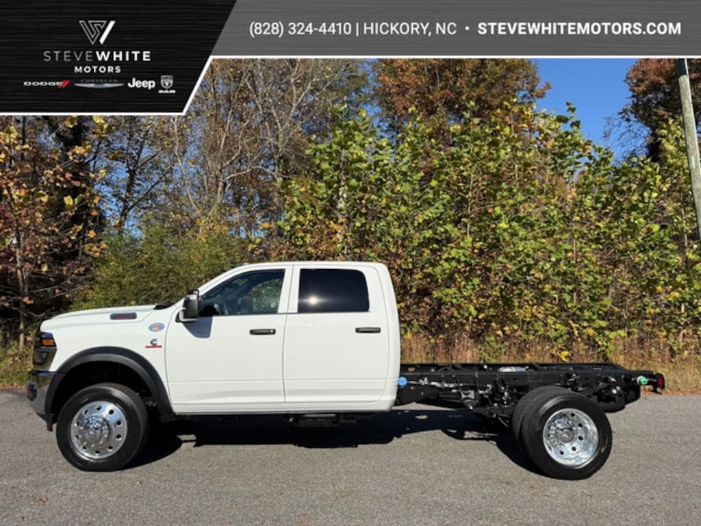 New 2026 Ram 4500 Chassis Cab Tradesman Crew 4WD 60 CA Cummins Pickup