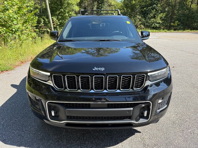 2023 Jeep Grand Cherokee Overland photo 3