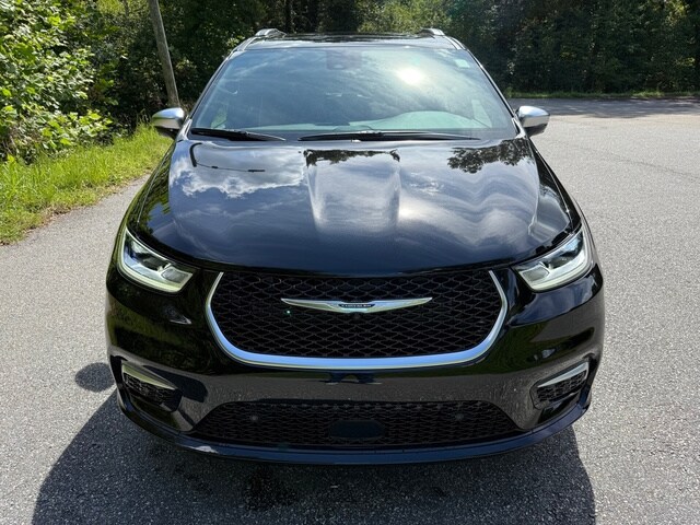 2026 Chrysler Pacifica Pinnacle photo 3