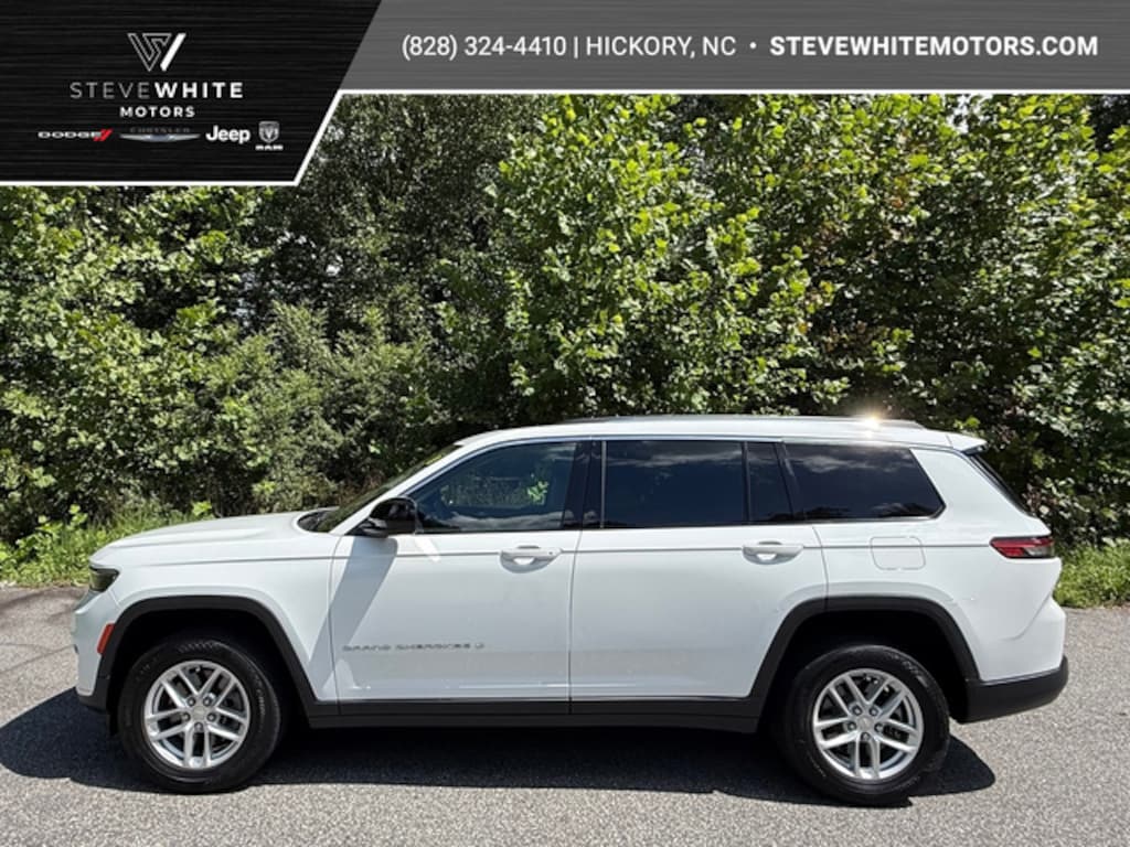 Used 2023 Jeep Grand Cherokee Laredo 4WD Luxury Tech Group I SUV