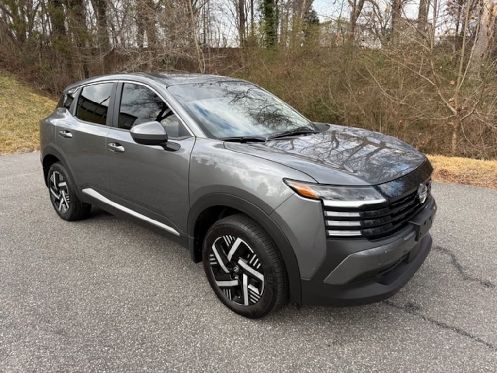 Used 2025 Nissan Kicks SV SUV