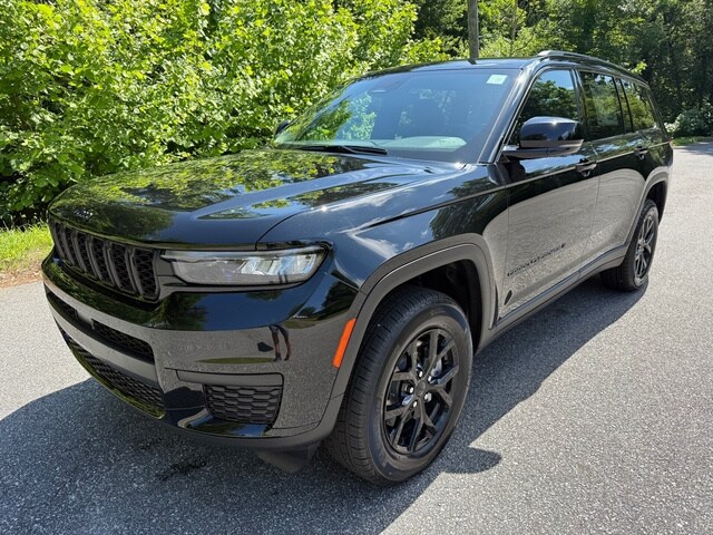 2025 Jeep Grand Cherokee Altitude X photo 2