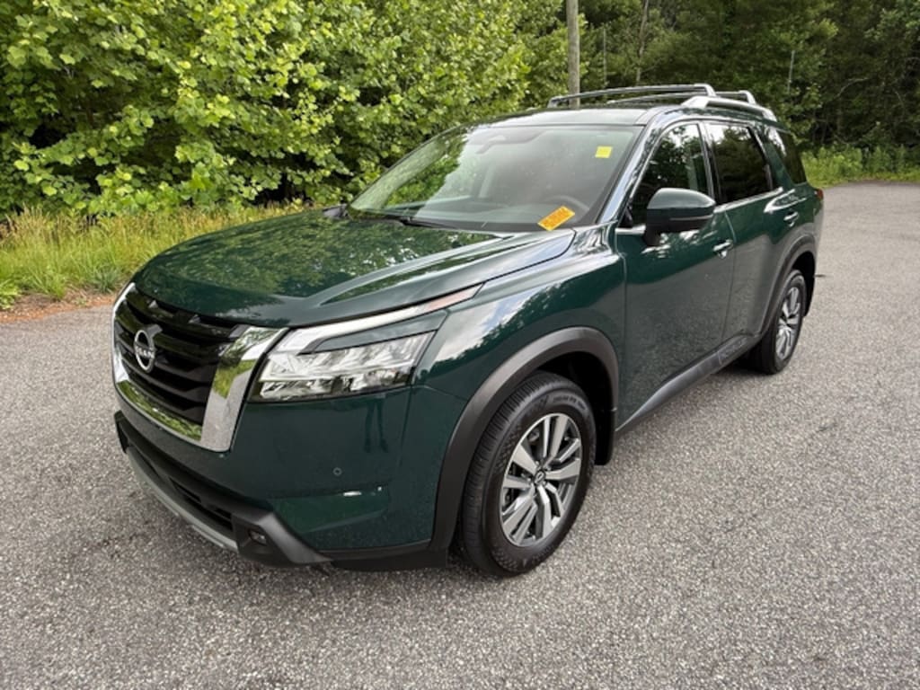 Used 2024 Nissan Pathfinder SL AWD SUV