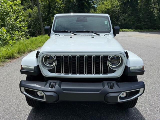 2025 Jeep Wrangler Sahara photo 3