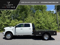 2026 Ram 4500 Chassis Cab Big Horn/Laramie Crew 4WD Cummins 9 Skirted Bed Pickup