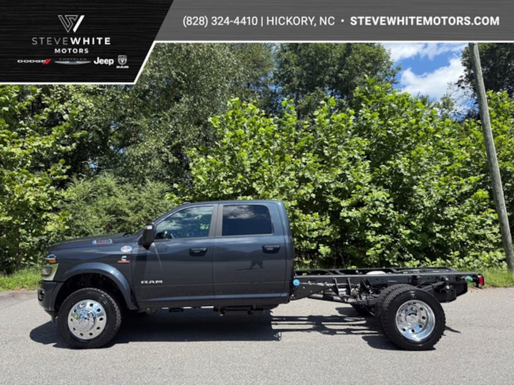 New 2026 Ram 4500 Chassis Cab Big Horn/Laramie Crew 4WD 60 CA Cummins Pickup
