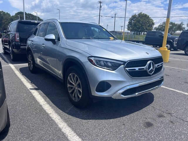 2023 Mercedes Benz GLC 300 4MATIC photo 2