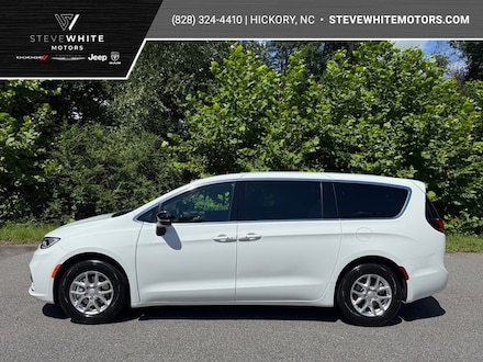 2026 Chrysler Pacifica Select Passenger Van