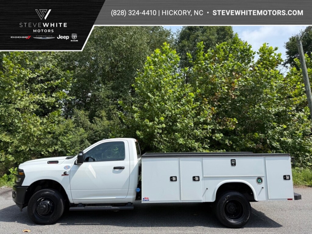 New 2026 Ram 3500 Chassis TRADESMAN REGULAR 4X4 84' CA Pickup