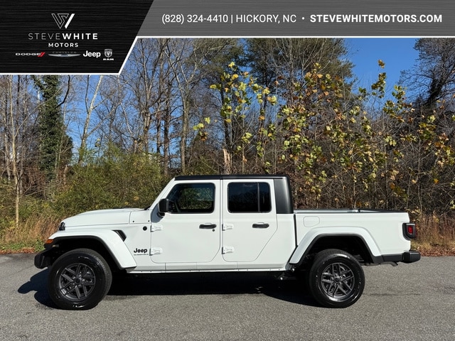 2026 Jeep Gladiator Sport S's photo